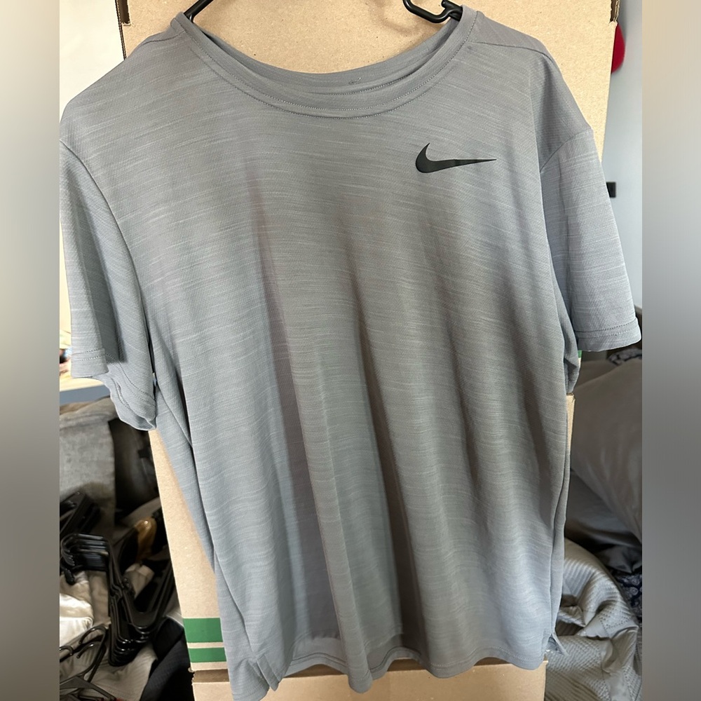 Gray Nike Dri-Fit Men’s Large